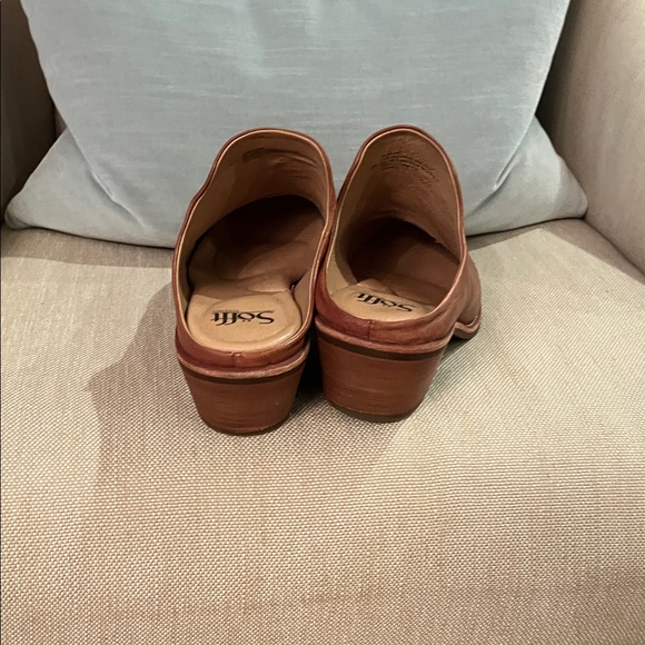 Sofft Women's Brown Leather Mules - Picture 4 of 5